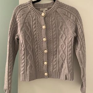 Gray chunky sweater with pearl like buttons